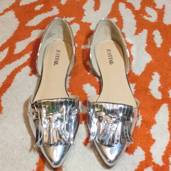 JustFab Bettine Silver flats SZ 9 - Picture 1 of 5